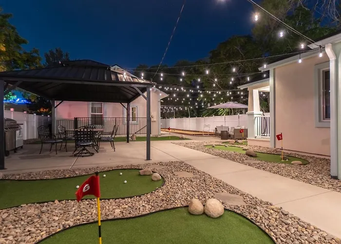 Reno Dream Cottage: Delightful 2-Bedroom Sanctuary
